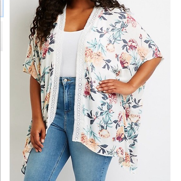 Charlotte Russe Tops - {Charlotte Russe} Floral crochet trim kimono NWT